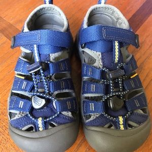 Keen kids size 11 water shoes, navy blue.